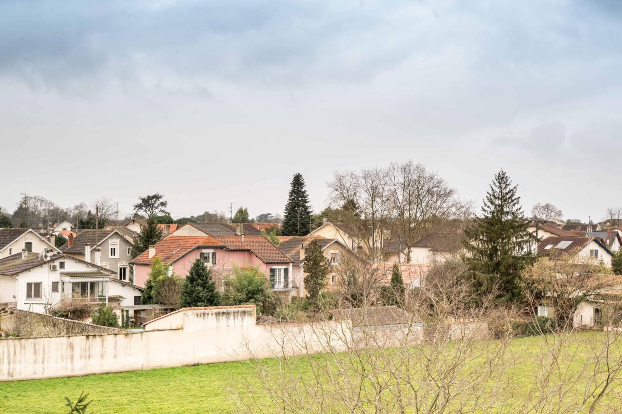 Le Ambroise - T3 Spacieux Et Calme Avec Parking Gratuit Bergerac Exterior foto